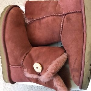 UGG Shoes - Garnet Ugg Short Boots UGG Shoes - Garnet Ugg Short Boots